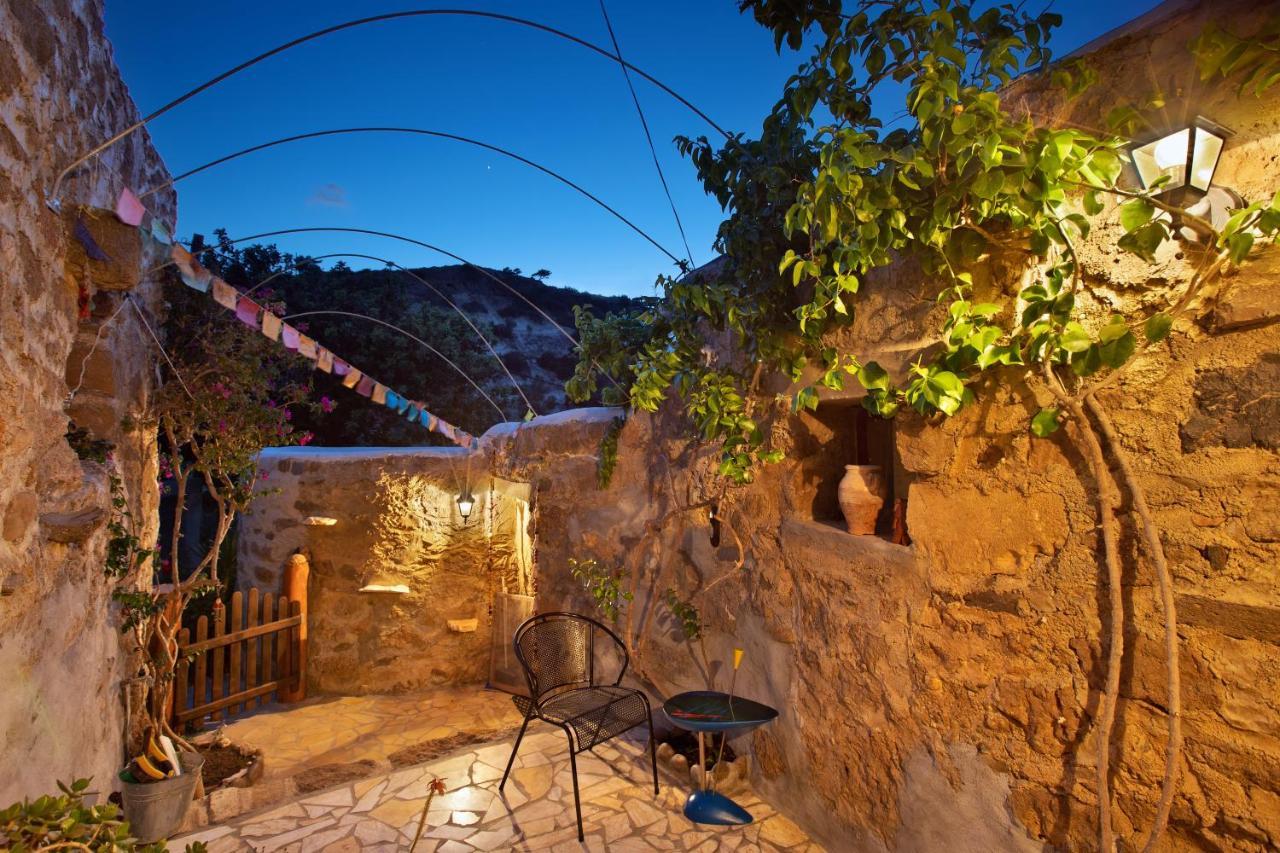 Natura Cottages Makrýgialos Eksteriør bilde