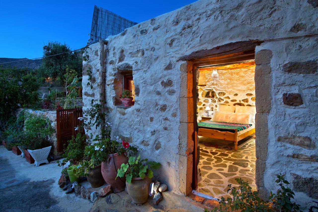 Natura Cottages Makrýgialos Eksteriør bilde