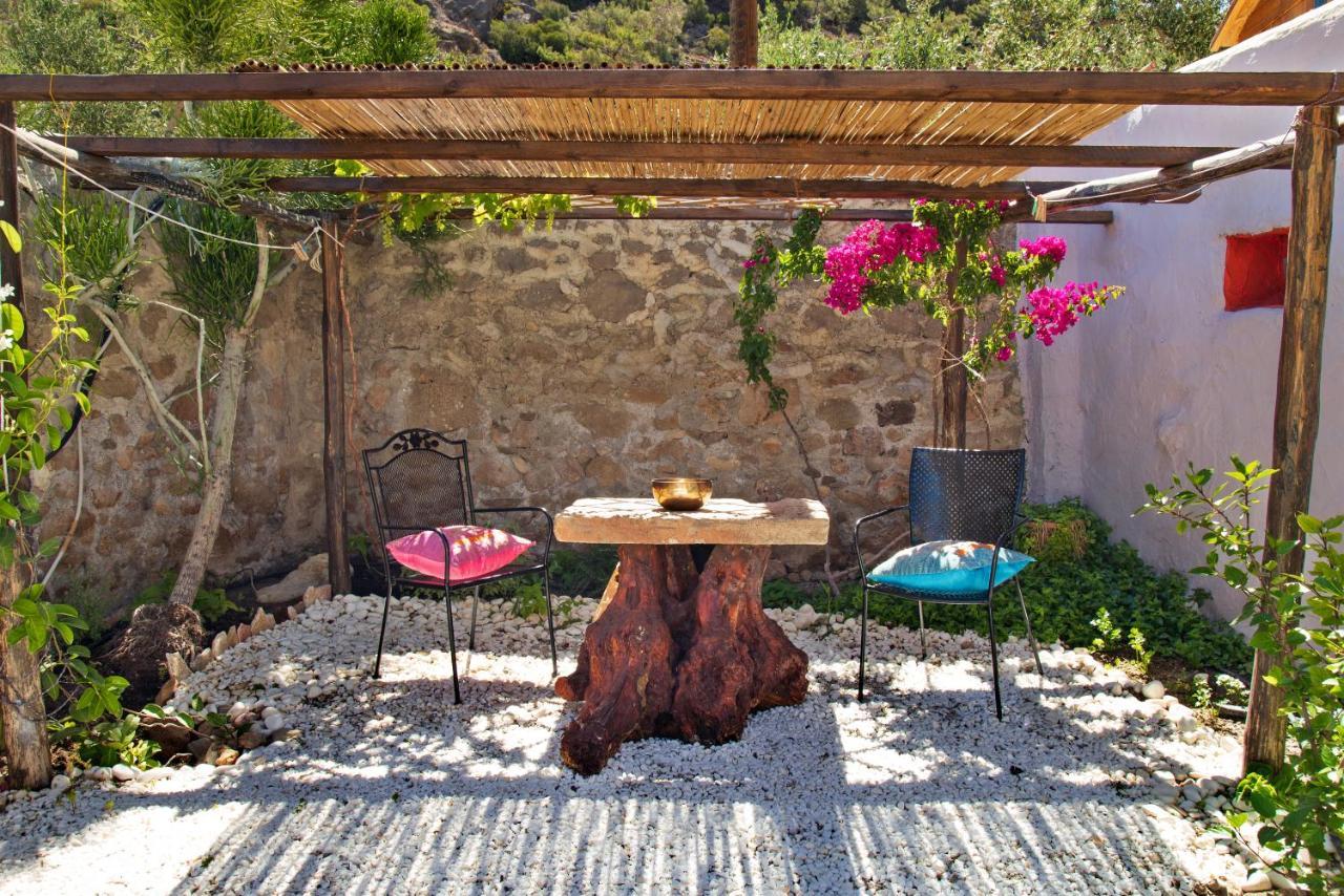 Natura Cottages Makrýgialos Eksteriør bilde