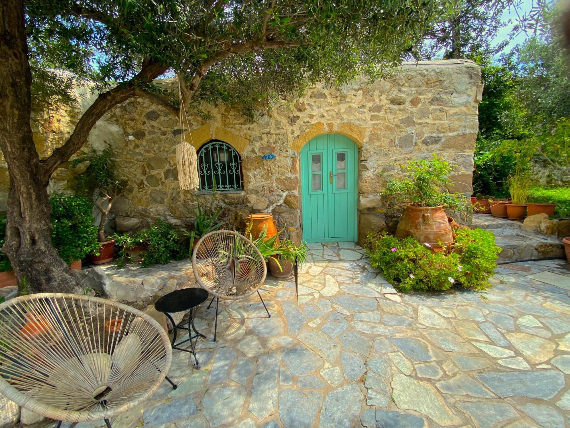 Natura Cottages Makrýgialos Eksteriør bilde